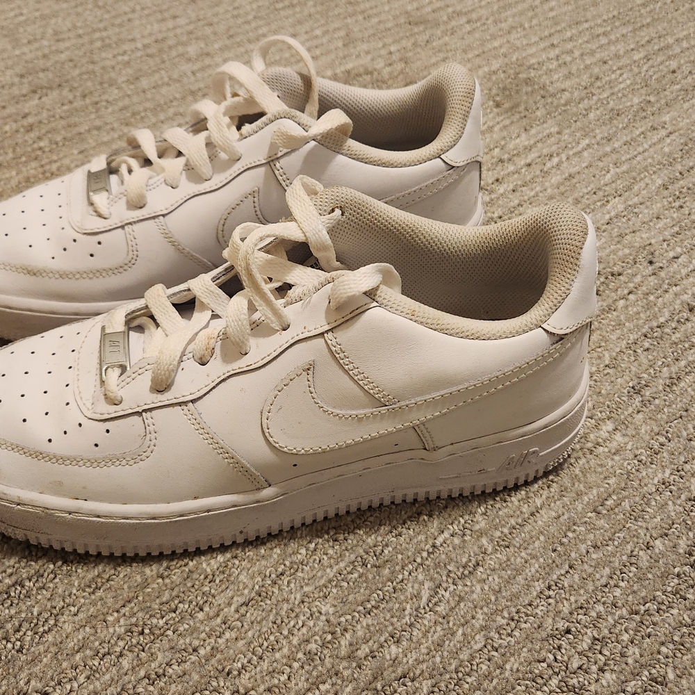Size 40 Nike White Sneakers 314192-117